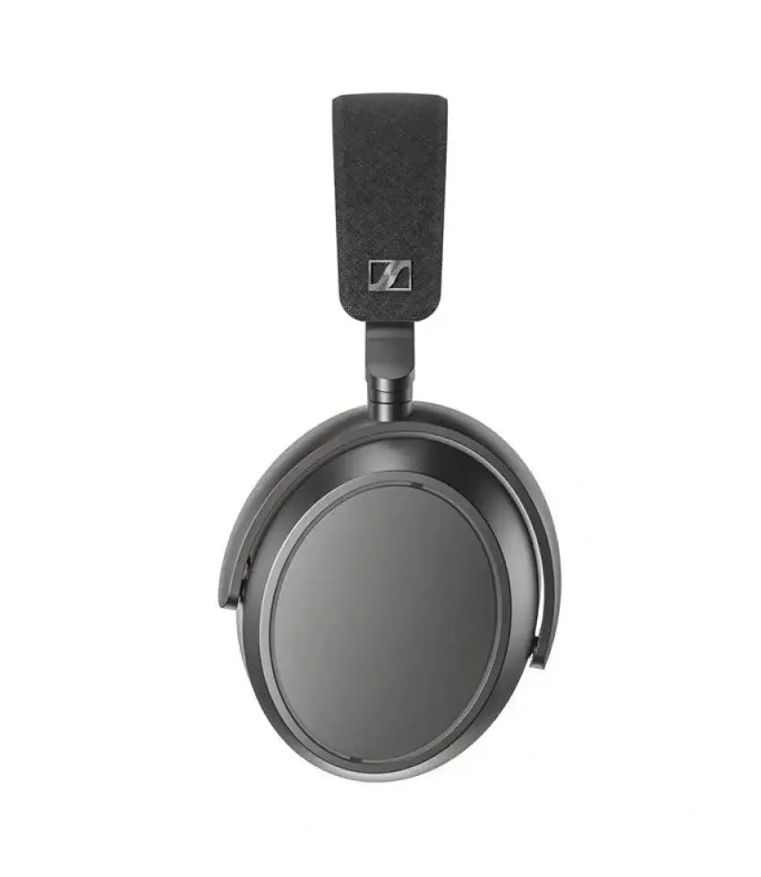 Auscultadores sem fios Sennheiser Momentum 4 na cor grafite, com o logótipo da marca num fundo branco