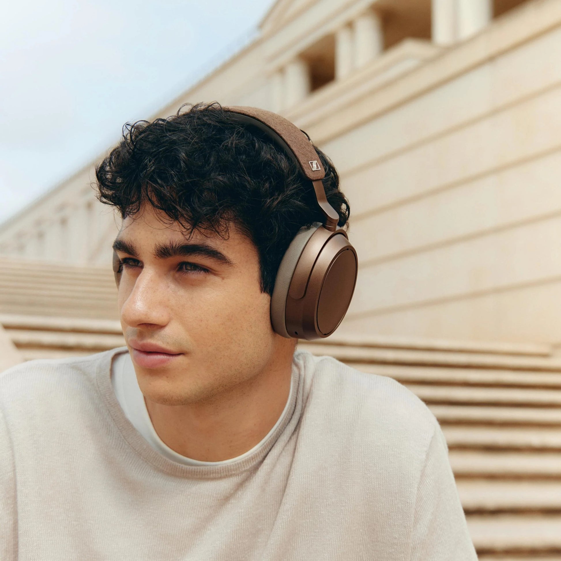 Sennheiser MOMENTUM 4 Wireless Marrone