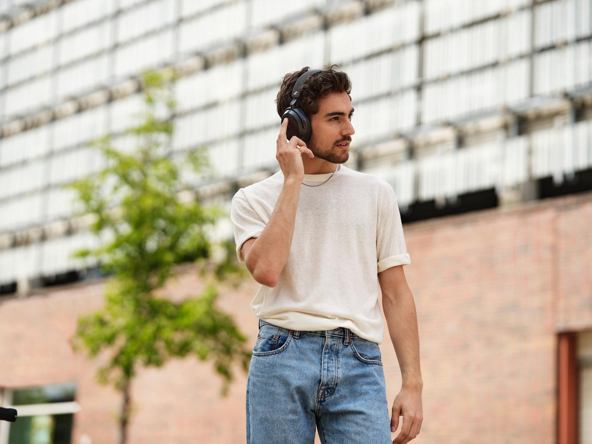 Sennheiser MOMENTUM 4 Wireless nero lifestyle